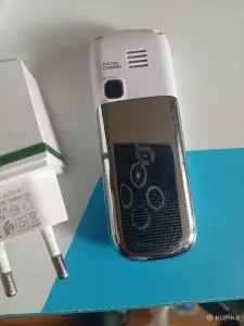 СониЭриксон+зарядное батарея держит 3 дня