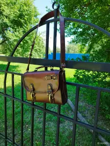 мужская сумочка. кожа. гарантия. можно в школу.\новая\.