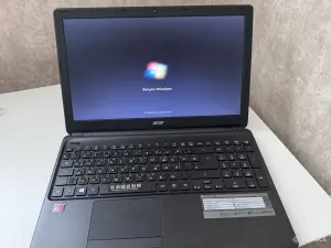 Ноутбук Acer с зарядным устройством