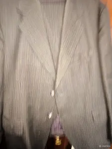 Костюм (пиджак с брюками) 50(L) и костюм-тройка (пиджак, жилетка и штаны) 48(M)