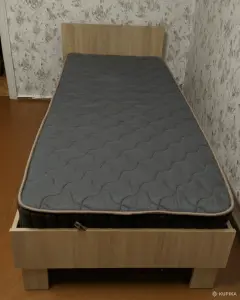 Кровать с матрасом