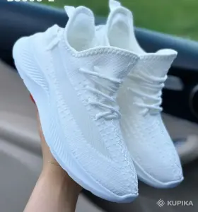 Женские кроссовки