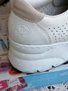 Кроссовки женские 40