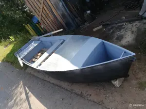 Цельнометалическая гребная лодка