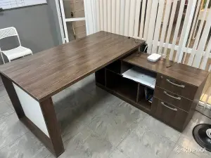 Стол офисный директорский с тумбами