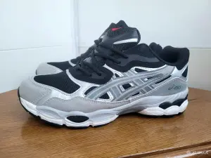 Новые мужские кроссовки Asics