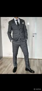 Костюм мужской тройка
