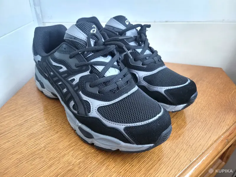 Новые мужские кроссовки Asics