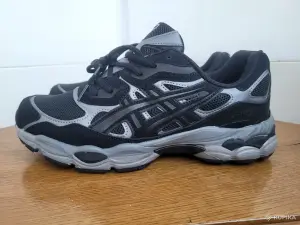 Новые мужские кроссовки Asics