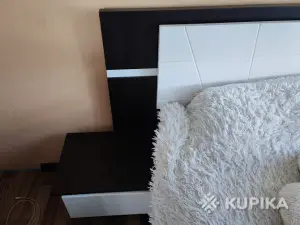 Двуспальная кровать с тумбочками и матрасом. Дешево