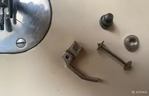 Старая швейная машинка.