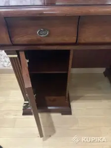 Туалетный стол с зеркалом