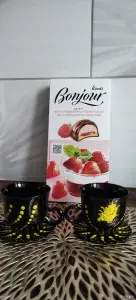 Набор чашек и блюдец.