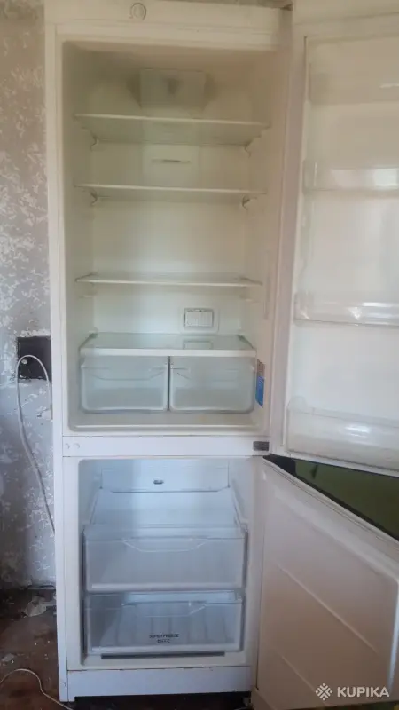 Холодильник indesit