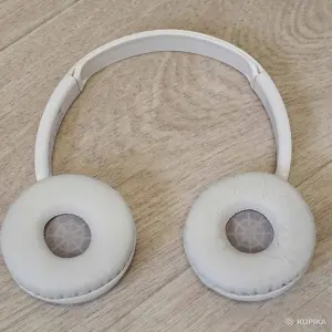 Беспроводные наушники с микрофоном JVC