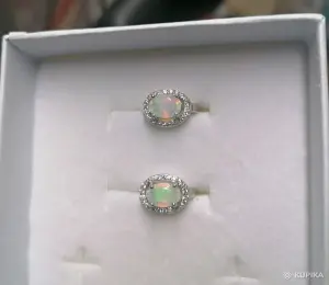 Серьги с натуральным  эфиопским опалом.
