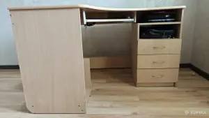 Стол угловой компьютерный-письменный, б/у, 50р.