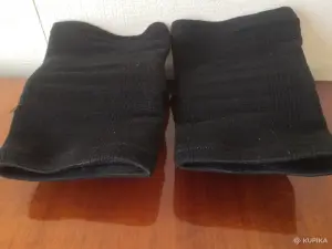 Черные спортивные волейбольные наколенники бренда Torres (модель линейки Comfort ).