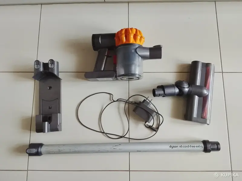 Пылесос вертикальный Dyson V6 cord-free extra