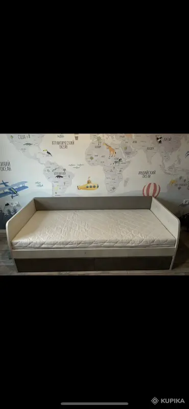Кровать с матрасом