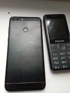 Huawei P smart и Philips E172