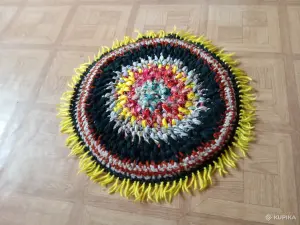 Вязаный коврик