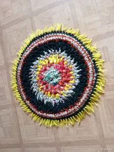 Вязаный коврик