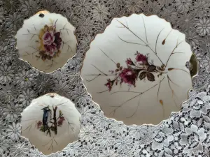 Тарелка в форме листа с цветочным рисунком