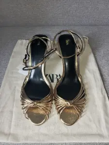 Новые босоножки Zara 42 размер