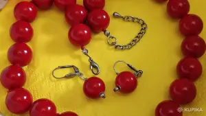 Комплект: коралловые бусы и серьги