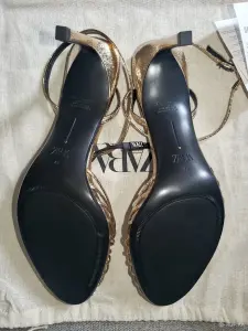 Новые босоножки Zara 42 размер