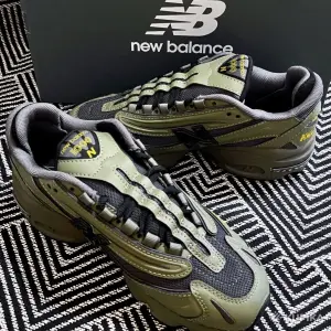 Оригинальные кроссовки New balance 1000