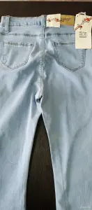Женские джинсы