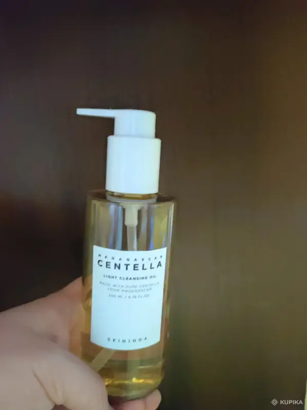 Гидрофильное масло SKIN1004 Madagascar Centella Light Cleansing Oil.