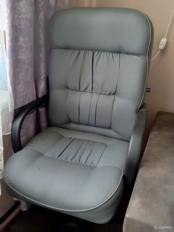 Офисное кресло