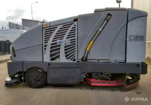 Поломоечная подметальная машина Nilfisk CR 1200 — промышленная уборочная техника