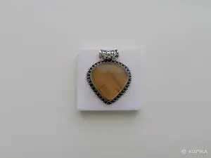 Кулон с флюоритом.