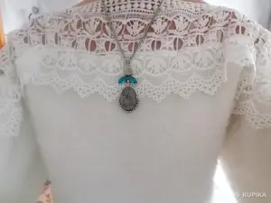 Кулон с волосатиком и лунным камнем.