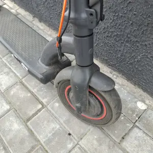 Электросамокат Navee