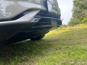 Защита переднего бампера (антихром накладка) BYD Song Plus 2025 605 км — черный глянец, 2 части, скотч 3M
