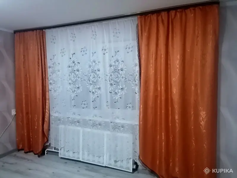 Портьеры (1 пара): высота 2,5 м х ширина 3 м (1 половина - 1,5 м). Б/У.