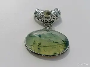 Кулон с пренитами.