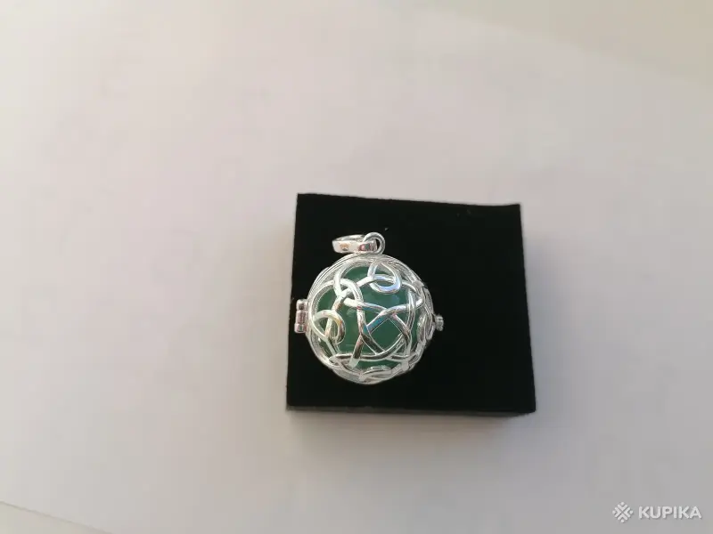 Женские аксессуары - Три кулона-медальона с видом Кельтского узла и натуральными камнями в форме шара: зеленым авантюрином, красным агатом, лазуритом. - Вся Беларусь - Фото 5 Три кулона-медальона с видом Кельтского узла и натуральными камнями в форме шара: зеленым авантюрином, красным агатом, лазуритом. - Вся Беларусь - 258495 - Доска объявлений Kupika.by - Фото 5