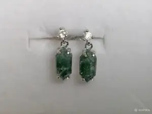 Серьги-гвоздики с моховым агатом.