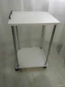 Столик-стойка на колесиках