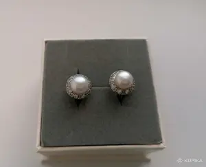 Серьги с природным жемчугом и английским замком.