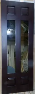 Двери входные деревянные остекленные.