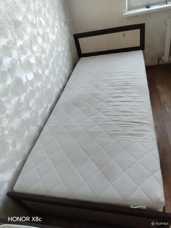 Кровать