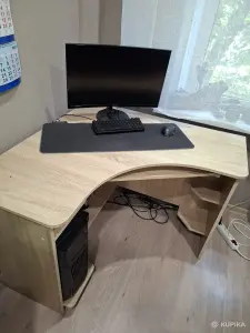 Продам компьютерный стол.