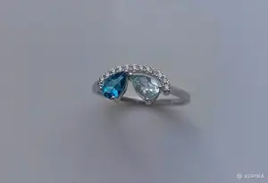 Кольцо с топазами. 18 размер.